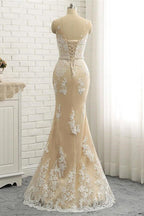Vestidos de novia formales transparentes con escote joya, cola capilla, encaje, tul y satén con tirantes finos. 