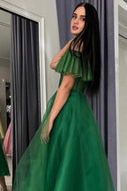 Abito da sera verde moderno lungo a linea ad A con scollo a cuore in tulle e spalle scoperte con glitter