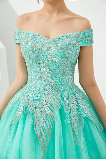 Modernes ärmelloses A-Linien-Ballkleid mit goldenen Applikationen, schulterfrei, Tüll, Partykleider