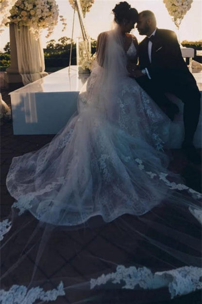Modernes ärmelloses A-Linien-Brautkleid mit V-Ausschnitt und Spitze