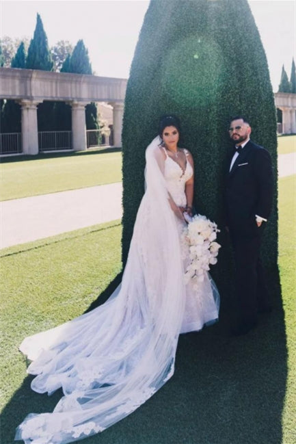 Vestidos de novia modernos de corte A sin mangas con escote en V y encaje