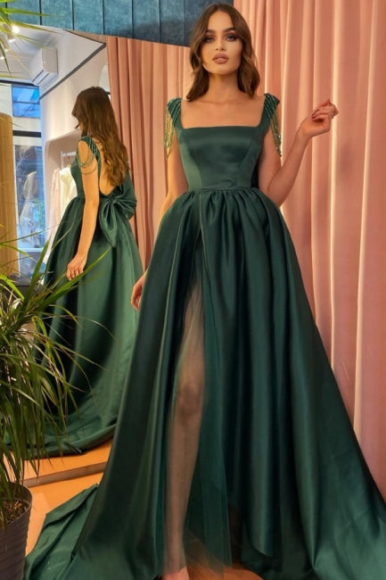 Vestido de fiesta verde modesto con escote cuadrado, tirantes y abertura en la espalda