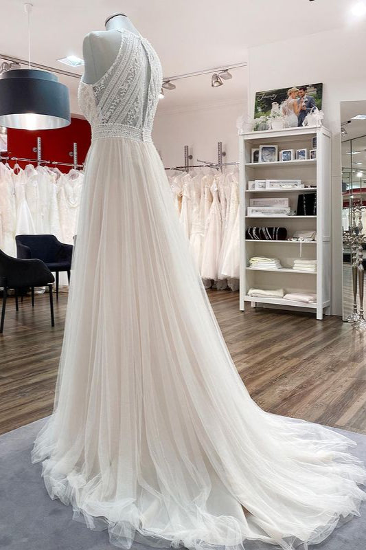 Vestidos de novia modestos largos de corte A con cuello halter de tul y encaje sin espalda