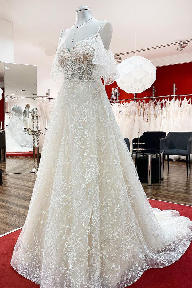 Vestido de novia modesto largo de corte A con escote en forma de corazón, apliques de encaje de tul y mangas