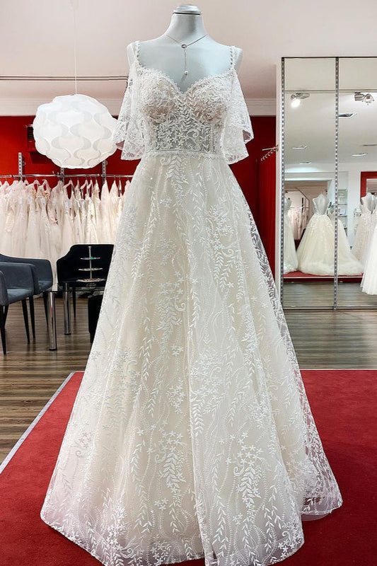 Schlichtes langes A-Linien-Brautkleid mit Herzausschnitt und Tüllspitze und Applikationen