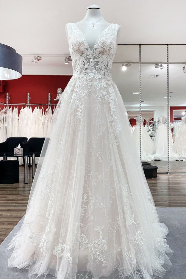 Vestido de novia modesto largo de corte A con escote en V, espalda abierta, de tul y apliques de encaje