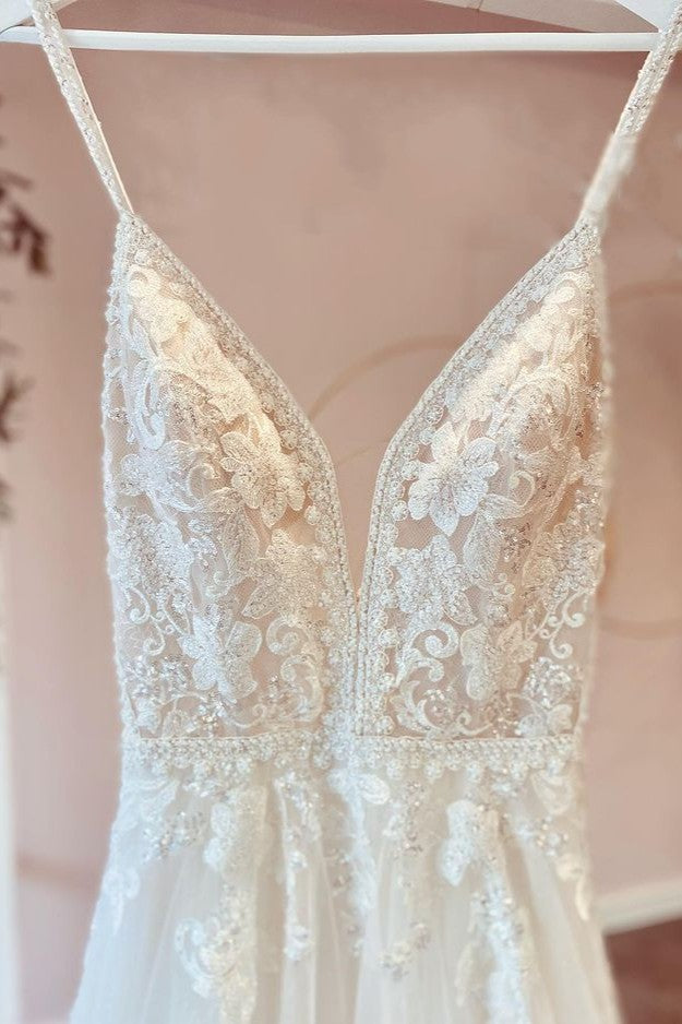 Vestido de novia modesto largo de corte A con escote en V, tirantes finos de tul y apliques de encaje