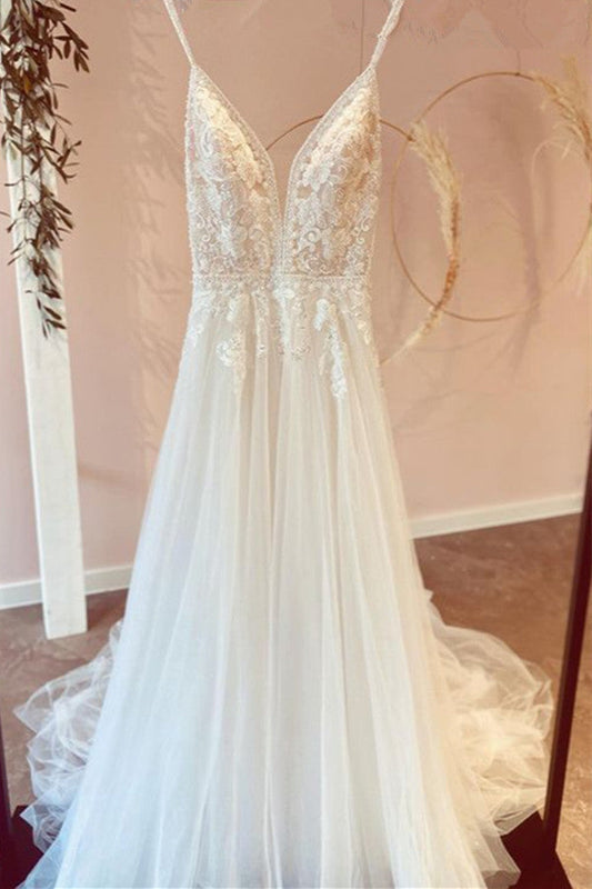 Schlichtes langes A-Linien-Brautkleid mit V-Ausschnitt, Spaghettiträgern und Spitzenapplikationen