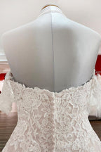 Schlichtes, langes, schulterfreies Prinzessinnen-Brautkleid aus Tüllspitze