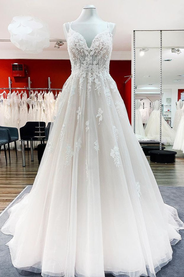 Schlichtes langes Prinzessinnen-Brautkleid mit V-Ausschnitt, Tüll und Spaghettiträgern und Spitze