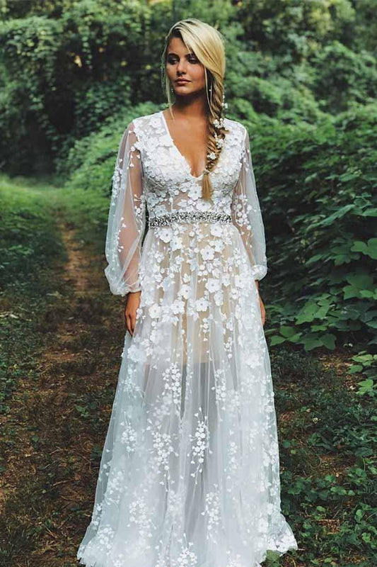 Schlichtes Brautkleid aus weißer Spitze mit V-Ausschnitt und langen Ärmeln und Perlen