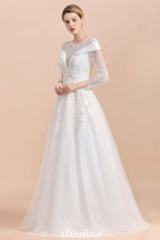 Schlichtes weißes Brautkleid mit Perlenapplikationen, langen Ärmeln und bodenlangem Ballkleid