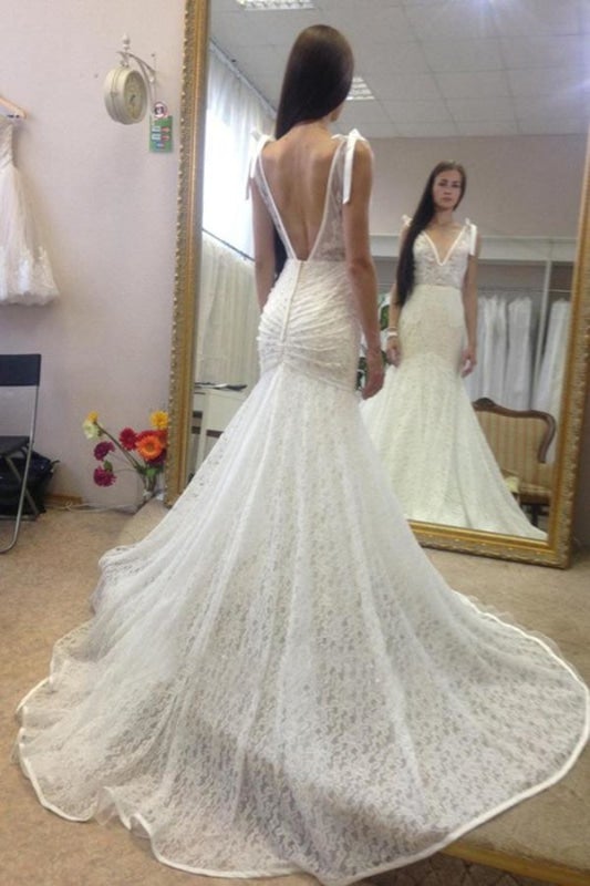 Ärmelloses Meerjungfrauenkleid mit tiefem V-Ausschnitt und langer Spitze, elegante Brautkleider