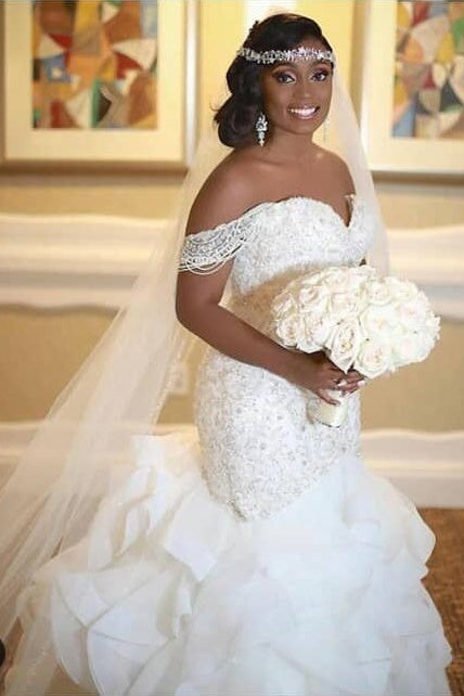 Nouvelle arrivée robe de mariée sirène en dentelle sans manches avec appliques à épaules dénudées