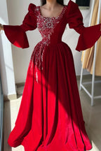 Vestido de Festa Vermelho Longo com Corte em A, Decote Quadrado e Renda, com Mangas Compridas