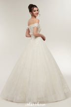 Abito da sposa con scollo a cuore, spalle scoperte, linea a trapezio, allacciatura, lunghezza fino a terra, pizzi applicati