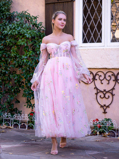Schulterfreies Ballkleid aus besticktem Tüll mit Herzausschnitt