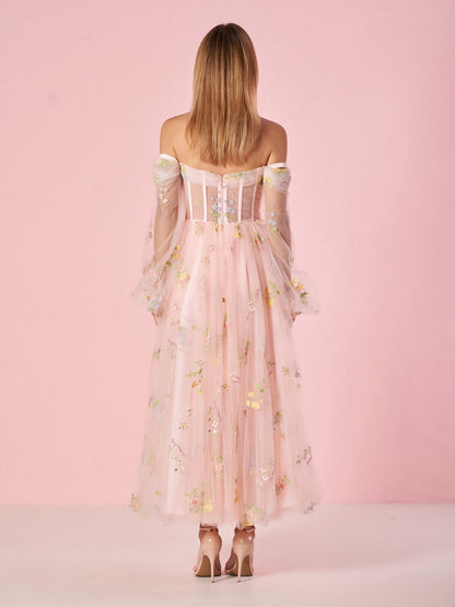 Schulterfreies Ballkleid aus besticktem Tüll mit Herzausschnitt