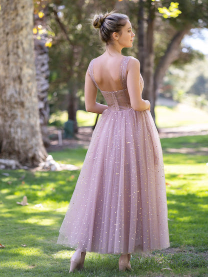 Vestido de fiesta largo con corsé y nubes estrelladas