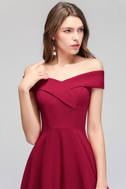 Bodenlanges, schulterfreies, burgunderrotes Partykleid