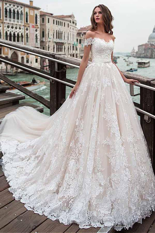 A-Linien-Brautkleid mit schulterfreiem Ausschnitt und Spitzenapplikationen