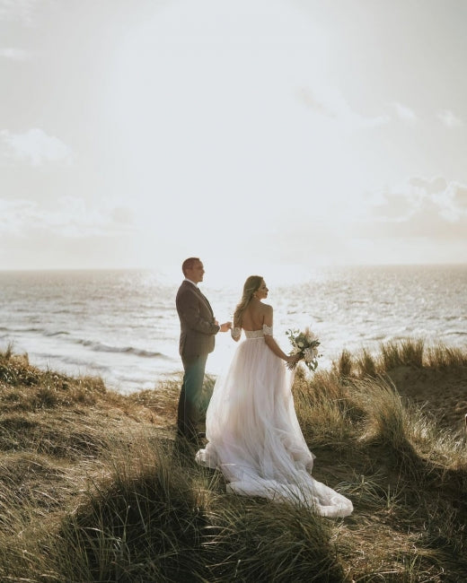 Vestido de novia sencillo con hombros descubiertos, tul y encaje, estilo Aline para playa 