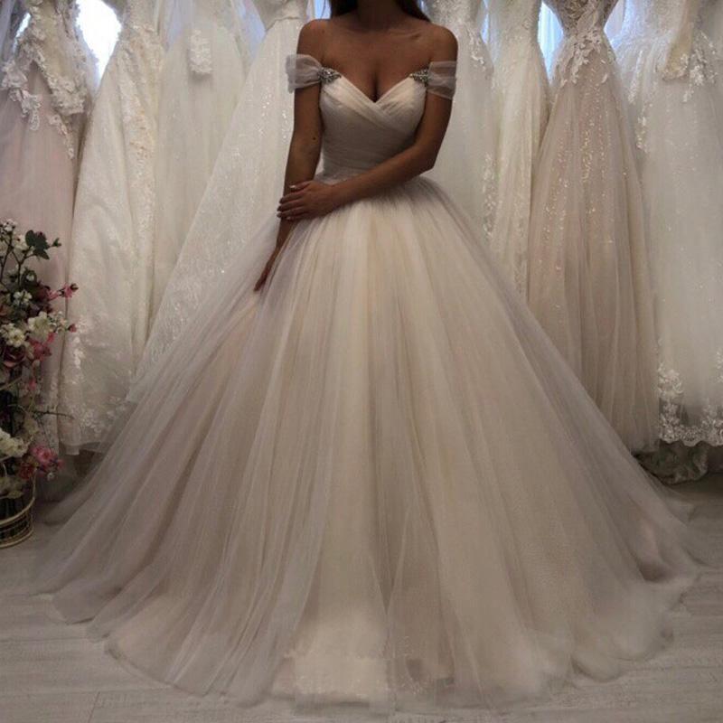 Vestido de novia blanco con escote en forma de corazón de tul y hombros descubiertos