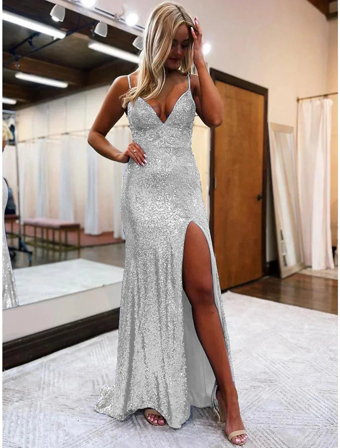 Vestidos de Festa Trombeta de Sereia Brilhantes Vestido de Brilho Formal para Casamento Festa com Cauda Varredura Sem Mangas Decote em V Costas Nuas com Lantejoulas Brilhantes