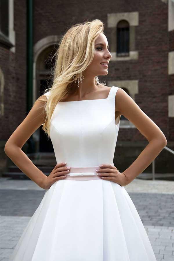 Im Angebot Prinzessin Einfache A-Linie Satin Elfenbein Brautkleider