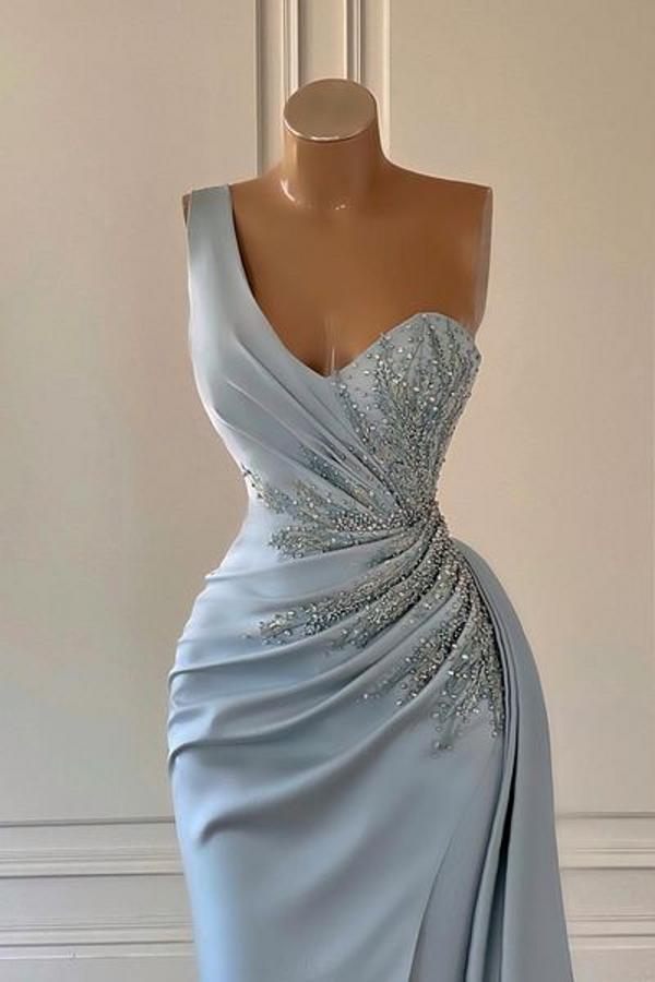 Vestido de baile azul de um ombro com pregas em cauda de sereia