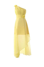 Abito da damigella giallo in chiffon lungo fino al pavimento con una spalla e fiore BD015