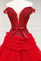 Vestidos longos de baile cor-de-rosa com folhos de tule em linha A, ombros descobertos e laço