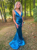 Anwea | Robe de bal sirène plissée en satin bleu plongeant