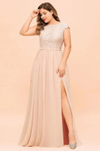 Vestido de Dama de Honra Rosa Pérola em Renda Tamanho Grande com Mangas Curtas e Fenda Lateral para Festa de Casamento