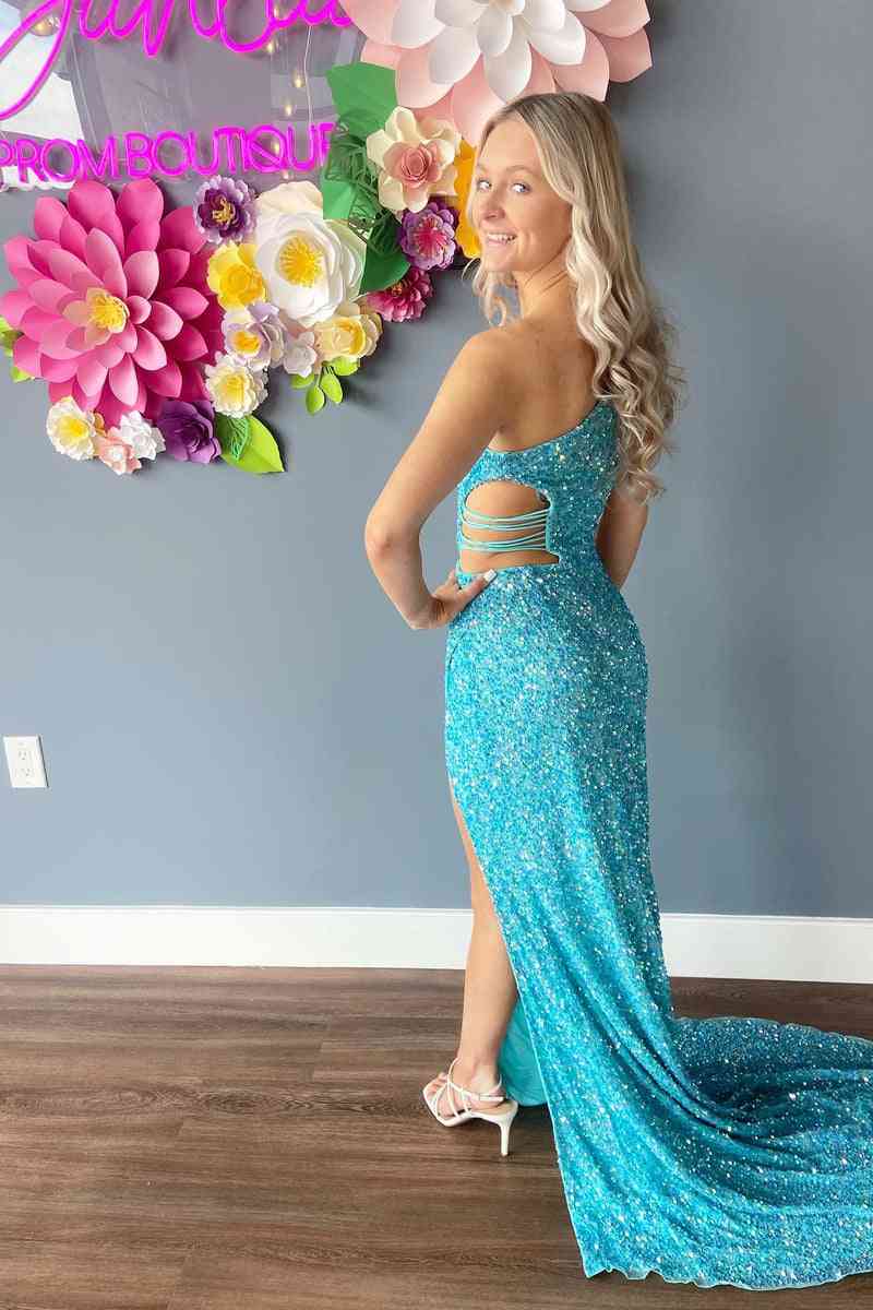 Vestido de fiesta largo color lila con un hombro descubierto, corte sirena, lentejuelas y abertura
