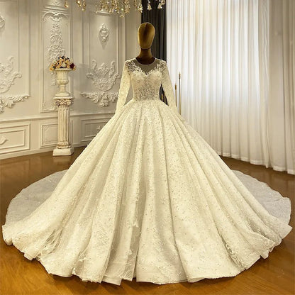 Elegantes Prinzessinnen-Brautkleid in A-Linie mit langen Ärmeln und Schleppe aus Spitze