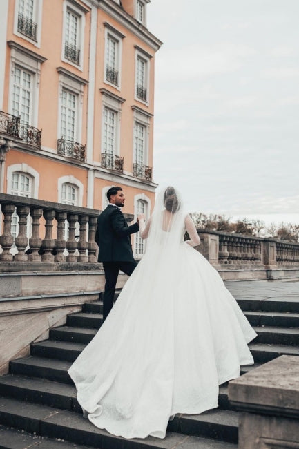 Vestidos de novia blancos largos de corte A con mangas largas de princesa