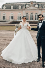 فستان زفاف برنسيس طويل أبيض، بياقة على شكل حرف V، بدون أكتاف، بقصة على شكل حرف A، من الأورجانزا والساتان