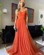 Elegante abito lungo da sera arancione in tulle con scollo a barca Y1059