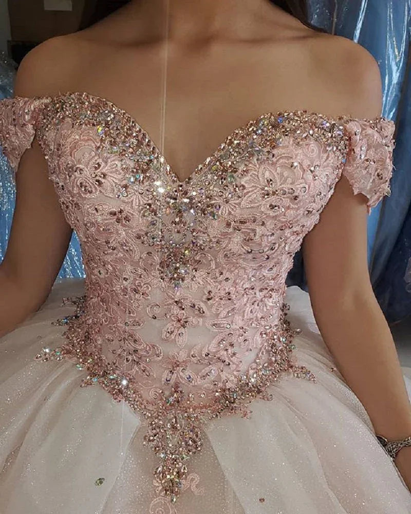 Abito da ballo rosa cipria gonfio Sweet 16 con spalle scoperte, sedici perline di cristallo, tulle rosa chiaro, abito da quindicesimo compleanno, abito da principessa per ballo di fine anno S27021
