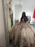 Abito da ballo principesco con corpetto allacciato a pizzo e applicazioni di paillettes color oro rosa per Quinceañera Y581