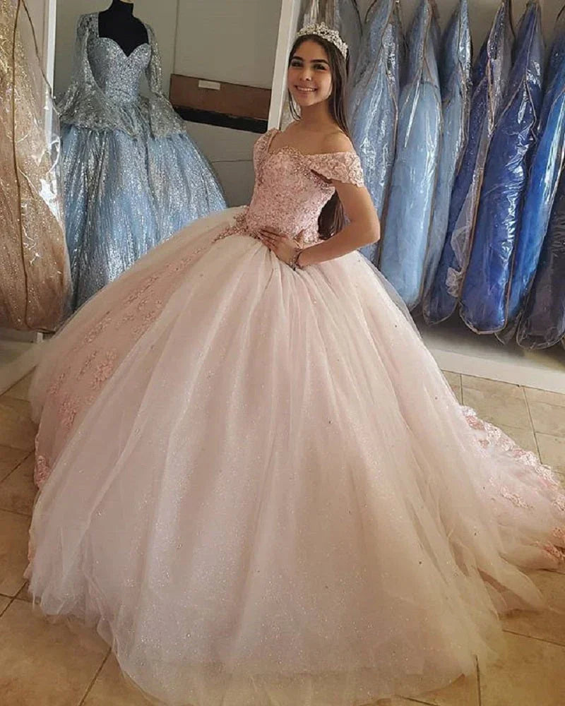 Abito da ballo rosa cipria gonfio Sweet 16 con spalle scoperte, sedici perline di cristallo, tulle rosa chiaro, abito da quindicesimo compleanno, abito da principessa per ballo di fine anno S27021