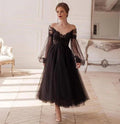 Vestido de noite elegante preto com ilusão, mangas compridas, decote em bico, aplicações de renda, costas descobertas, corte em linha A, comprimento até ao tornozelo S26660