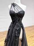 Abito lungo da sera nero in tulle con una spalla e spacco sulla gamba, vestito da ballo nero Y1146