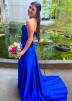 Arielle | Robe de bal en satin, corset sans bretelles, coupe fourreau avec fente