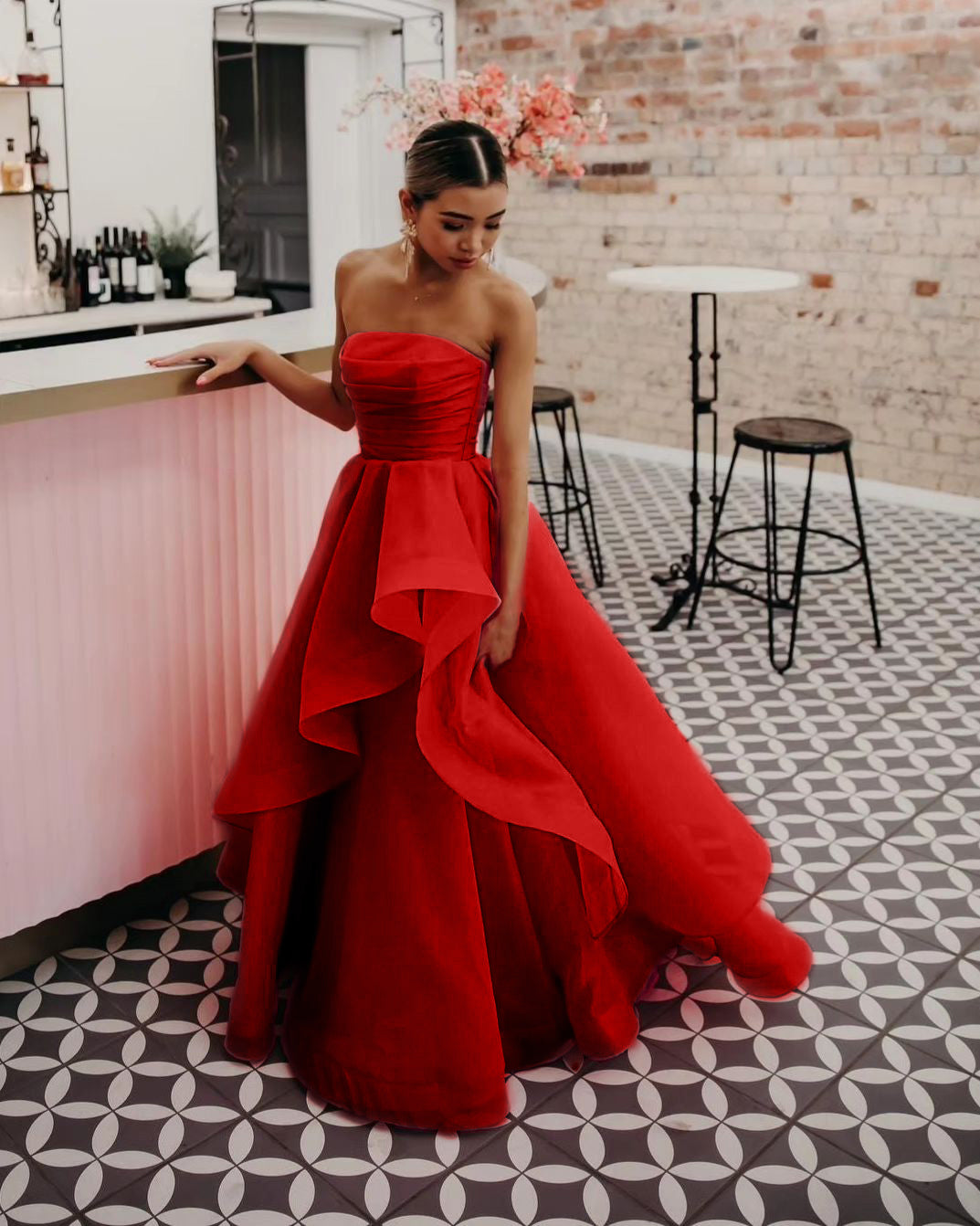 Vestido de fiesta de organza rosa claro con corte en A y sin tirantes