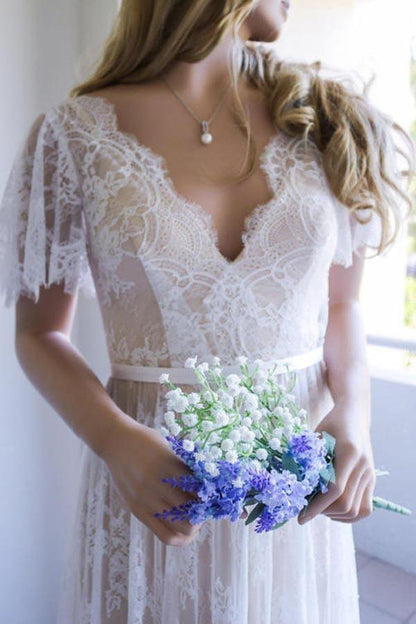 Vestido de novia largo romántico de encaje blanco con corte A y espalda abierta