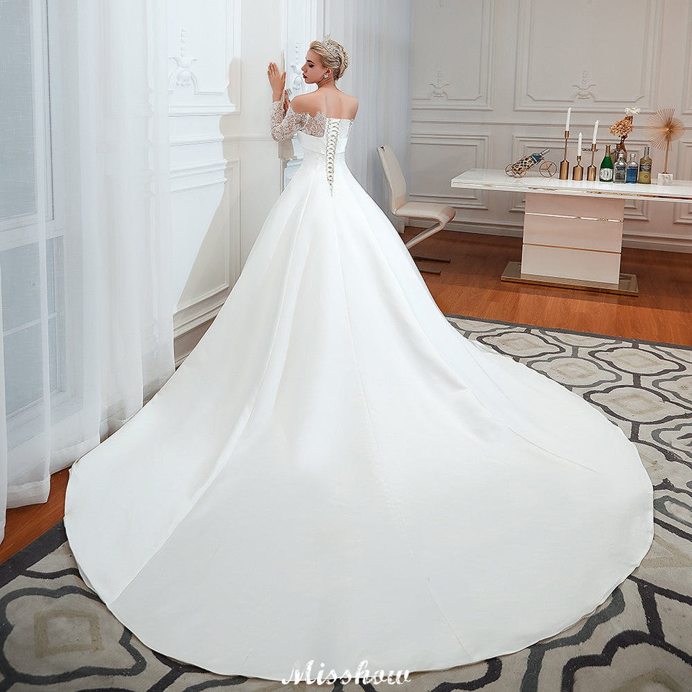 Romantisches Prinzessinnen-Brautkleid aus Satin mit Spitze | A-Linien-Brautkleid mit Kathedralenschleppe