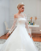 Romantisches Prinzessinnen-Brautkleid aus Satin mit Spitze | A-Linien-Brautkleid mit Kathedralenschleppe