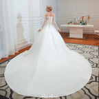 Romantisches Prinzessinnen-Brautkleid aus Satin mit Spitze | A-Linien-Brautkleid mit Kathedralenschleppe